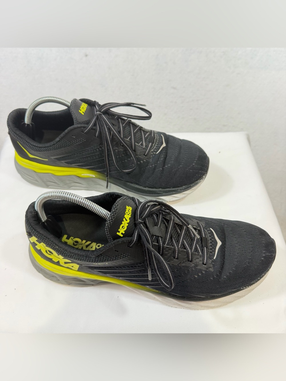 Hoka Arahi 4 Wide Running Shoes White Black Yellow Mesh Running Shoes 12.5 M
